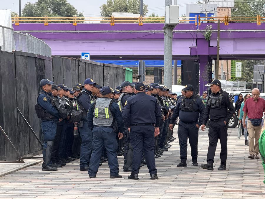 Polițiști scoși la raport chiar în stradă L-au blindat! Reportaj GSP din orașul de la Mondial de 15 ori mai periculos decât Bucureștiul