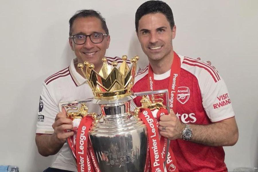Zabar Iqbal (stânga) și Mikel Arteta (dreapta) / Foto: X Demitere neașteptată la Arsenal, la două săptămâni de la triumful din Premier League