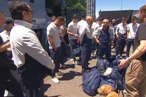 Imagini nemaivăzute înainte de Mondial! Jucătorii au fost tratați ca niște infractori pe aeroport