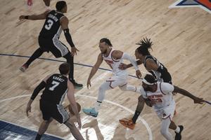 Spectacol în finala NBA! San Antonio Spurs, victorie în celebra Madison Square Garden + Donald Trump a fost huiduit