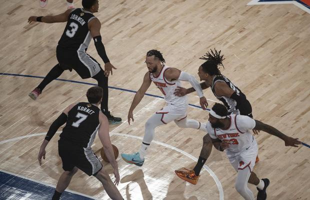 Spectacol în finala NBA! San Antonio Spurs, victorie în celebra Madison Square Garden + Donald Trump a fost huiduit