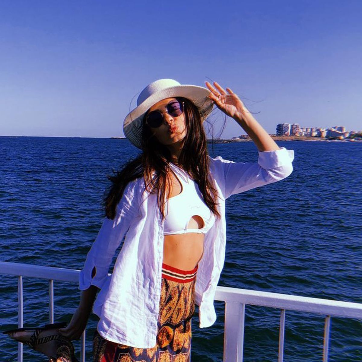 FOTO Viitorul joacă tare » Iubita lui Carlo Casap pozează HOT la malul mării