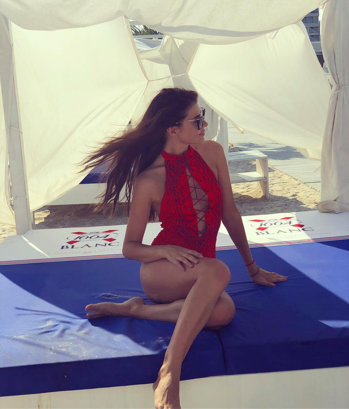 FOTO Viitorul joacă tare » Iubita lui Carlo Casap pozează HOT la malul mării