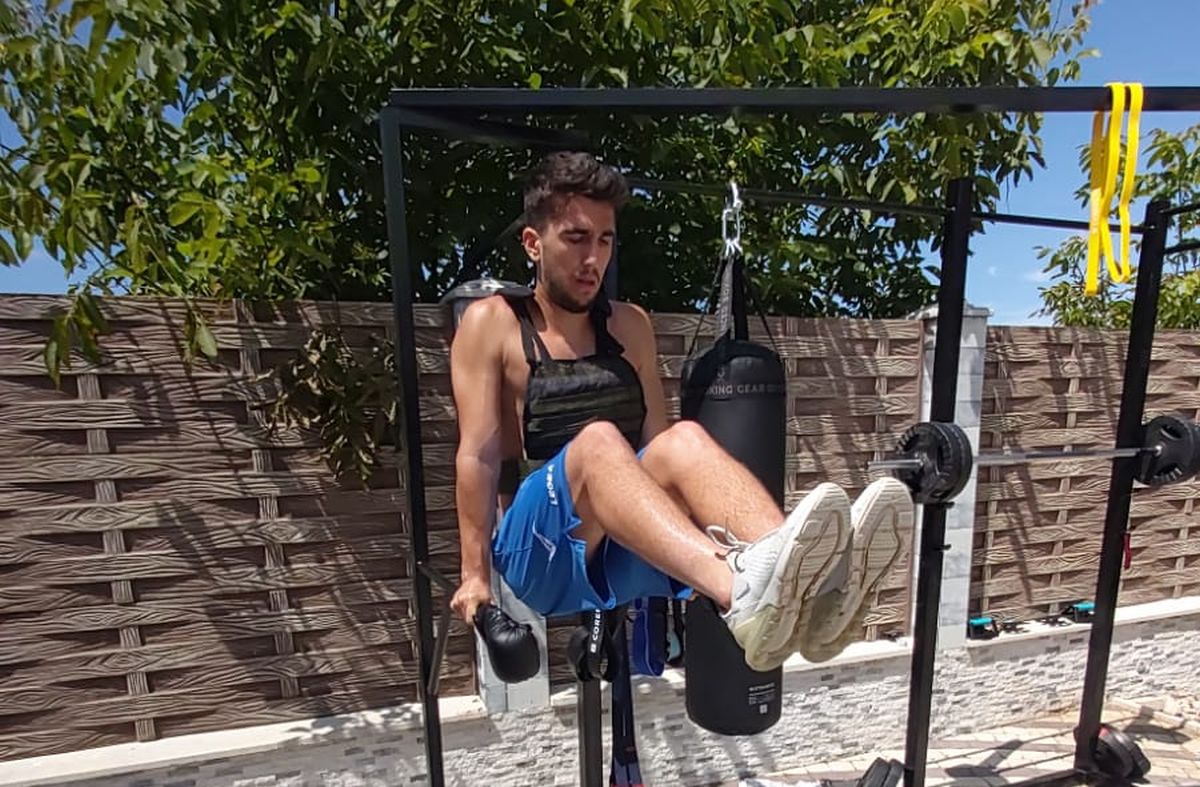 „Bine ați venit în «Team Rony»”. Fotbalistul atipic din Liga 1: și-a făcut sală de forță în curte și vrea să impresioneze iar în noul sezon