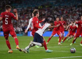 Carragher îl apără pe Sterling: „A fost inteligent, nu cinic” » Și îl critică pe apărătorul danez
