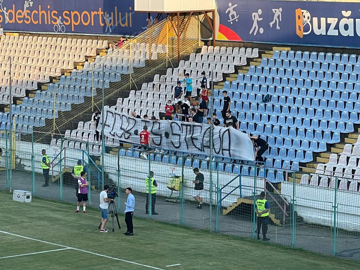 4.000 de spectatori la amicalul Gloria Buzău - FCSB. Contre între suporteri: „FCSB nu e Steaua”