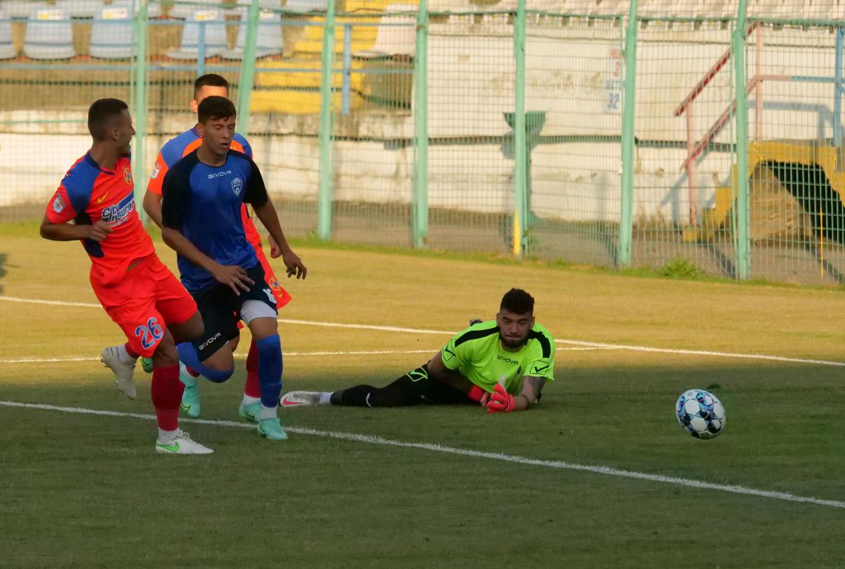 4.000 de spectatori la amicalul Gloria Buzău - FCSB. Contre între suporteri: „FCSB nu e Steaua”