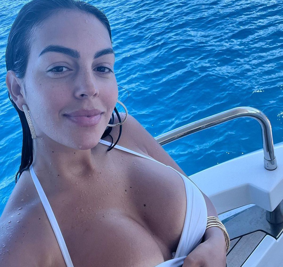 VIDEO + FOTO Georgina Rodriguez, partenera lui Cristiano Ronaldo, filmare provocatoare în vacanța din Dubai. Peste 6 milioane de aprecieri pe Instagram!