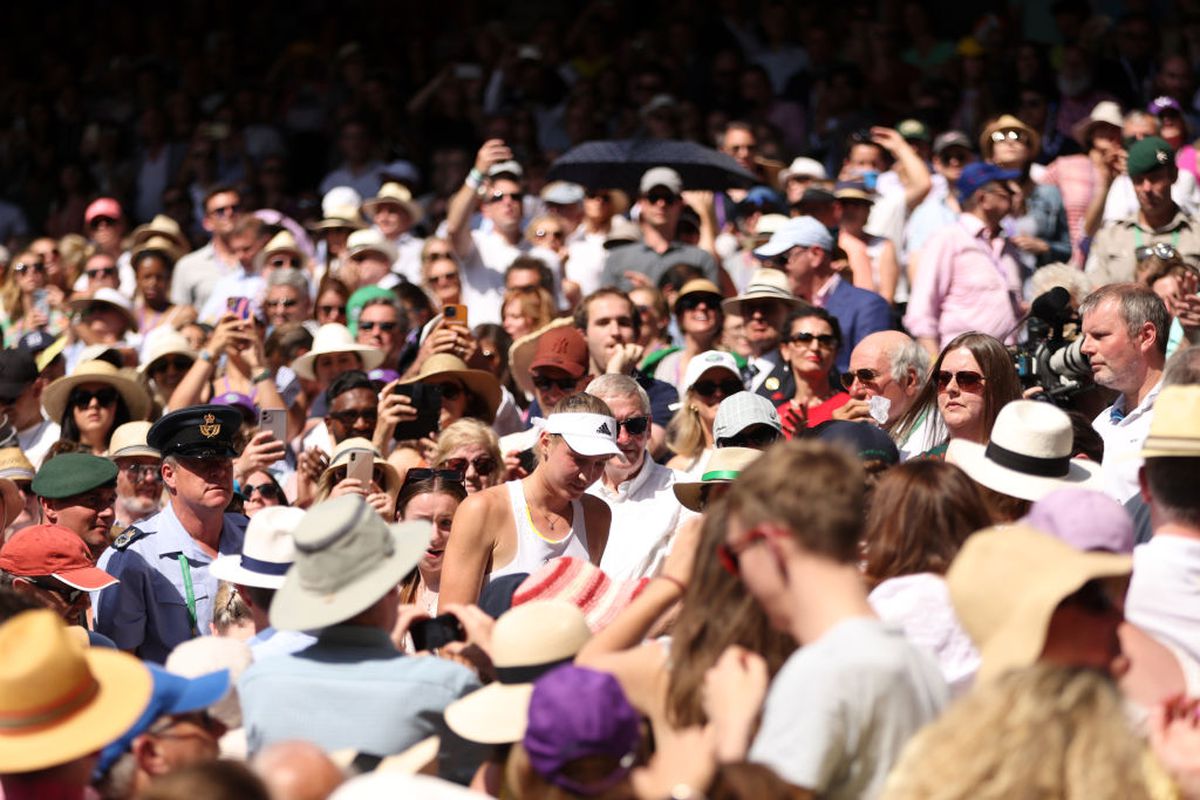 Momentul de glorie al Elenei Rybakina, „furat” de sora ei: „Abia acum au descoperit-o cameramanii?”