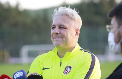 Șumudică vrea să se răzbune! Intervenție-maraton la TV: „Rapidistul Șumudică a murit! Am refuzat de două ori o pălărie de bani de la FCSB. Dacă mă sună Gigi, mă duc și pentru un fes!”