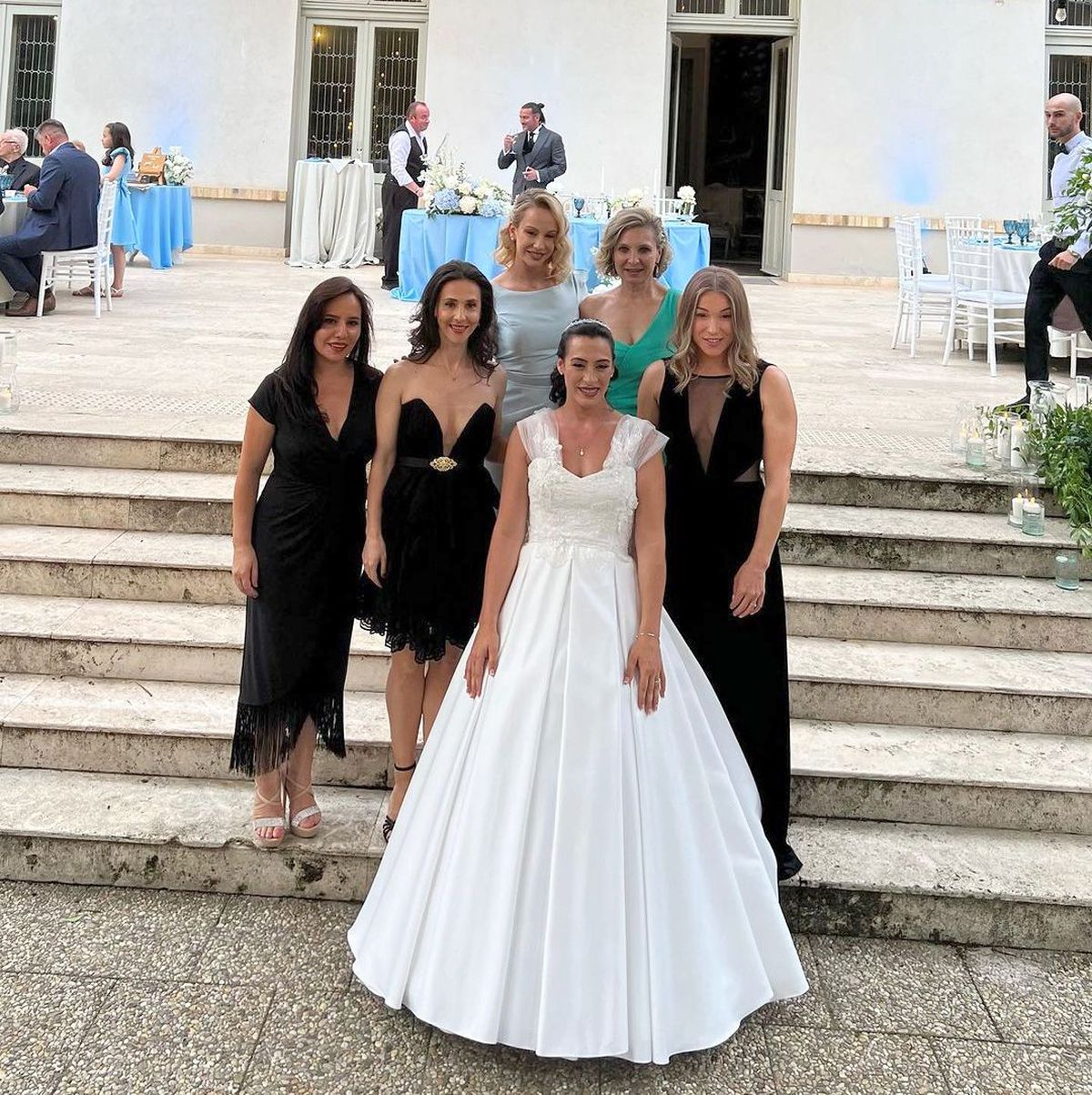 Imagini spectaculoase de la nunta Cătălinei Ponor » Și-a uimit invitații! Cum au apărut mirele și mireasa