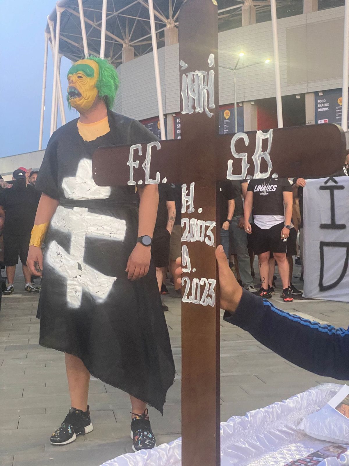 FOTO. Ultrașii din Peluza Sud, protest macabru în Ghencea