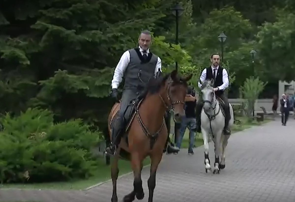 Imagini spectaculoase de la nunta Cătălinei Ponor » Și-a uimit invitații! Cum au apărut mirele și mireasa