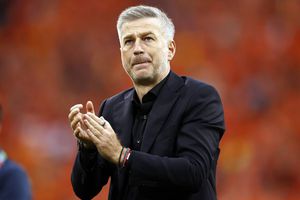 „S-a făcut contractul” » Apropiatul lui Edi Iordănescu: „Are două oferte. Decide în curând”