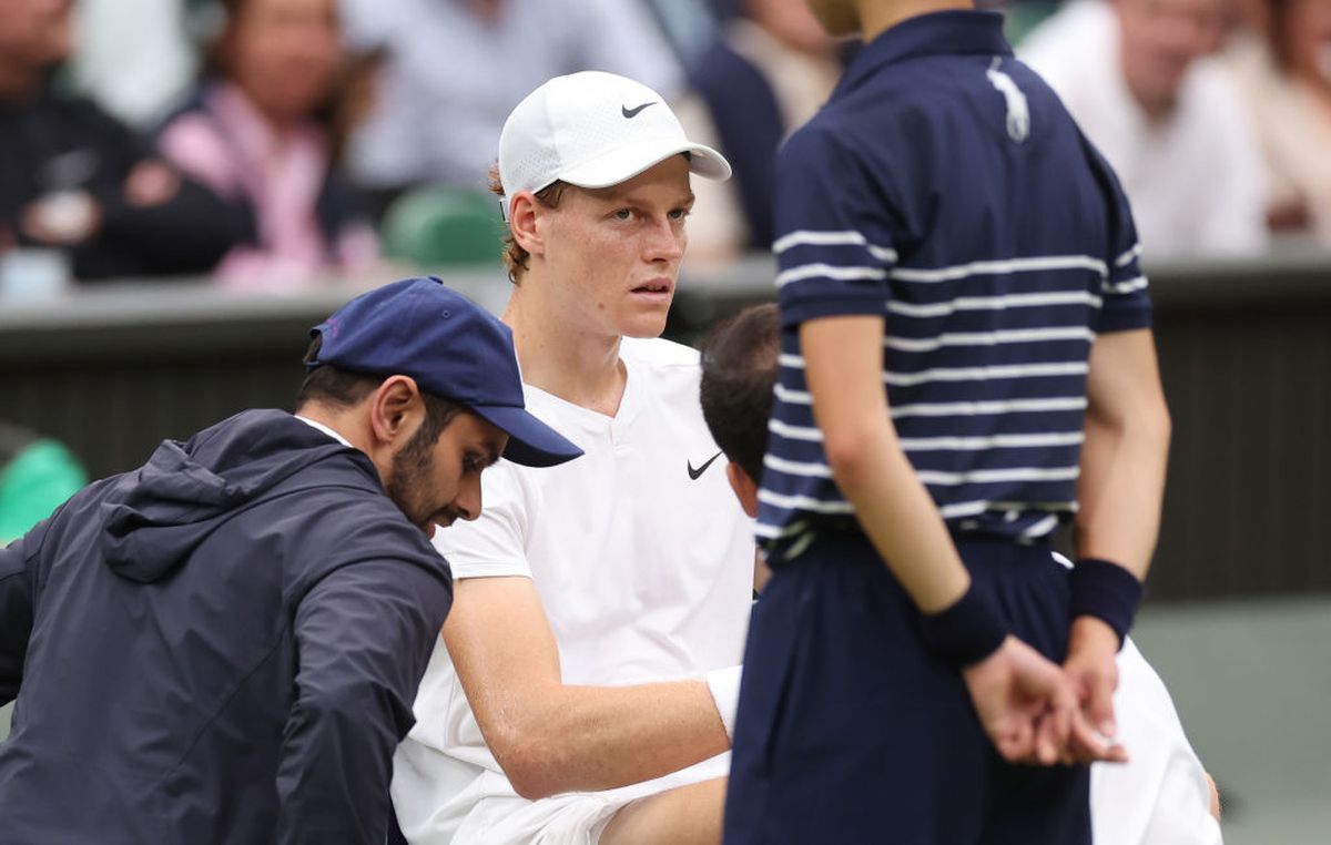 Liderul mondial Jannik Sinner, eliminat în „sferturi” la Wimbledon » Probleme medicale în setul 3: „Am simțit că nu se mișcă bine”