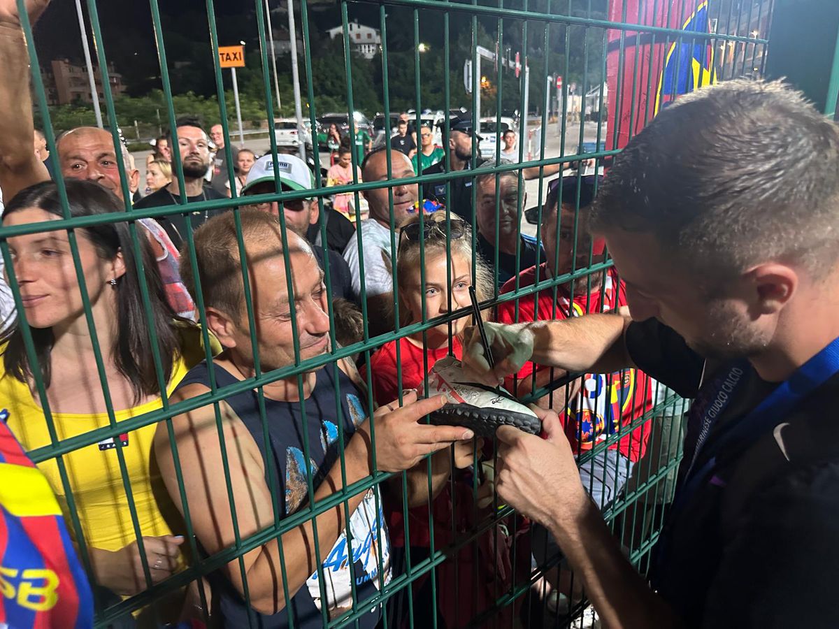 Cu ei a jucat FCSB! Scene HILARE în timpul meciului din San Marino