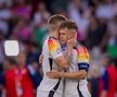 Toni Kroos, îmbrățișat de Joshua Kimmich, după 1-2 în prelungirile „sfertului” cu Spania / Foto: Imago