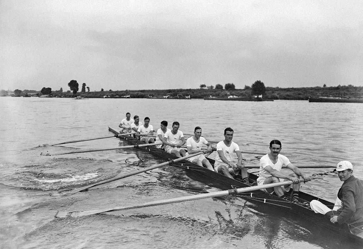 Așa a fost la Paris acum 100 de ani » Povestea sportivilor care au adus prima medalie olimpică din istoria României fără să învingă pe nimeni! „Am mers într-un tren ticsit de emigranți”