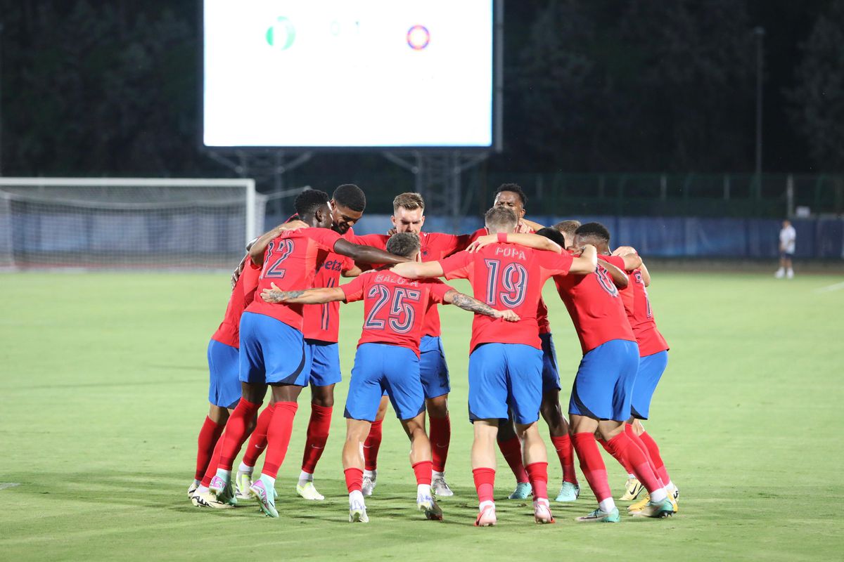 Cu ei a jucat FCSB! Scene HILARE în timpul meciului din San Marino