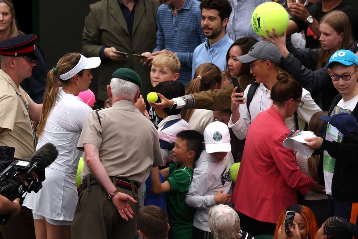 Lacrimi la Wimbledon » Revelația Lulu Sun, eliminată! Avem o semifinalistă în premieră: în 2021 se gândea la retragere