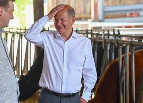 Cancelarul Olaf Scholz în ofsaid! Moment jenant cu naționala Germaniei în prim-plan