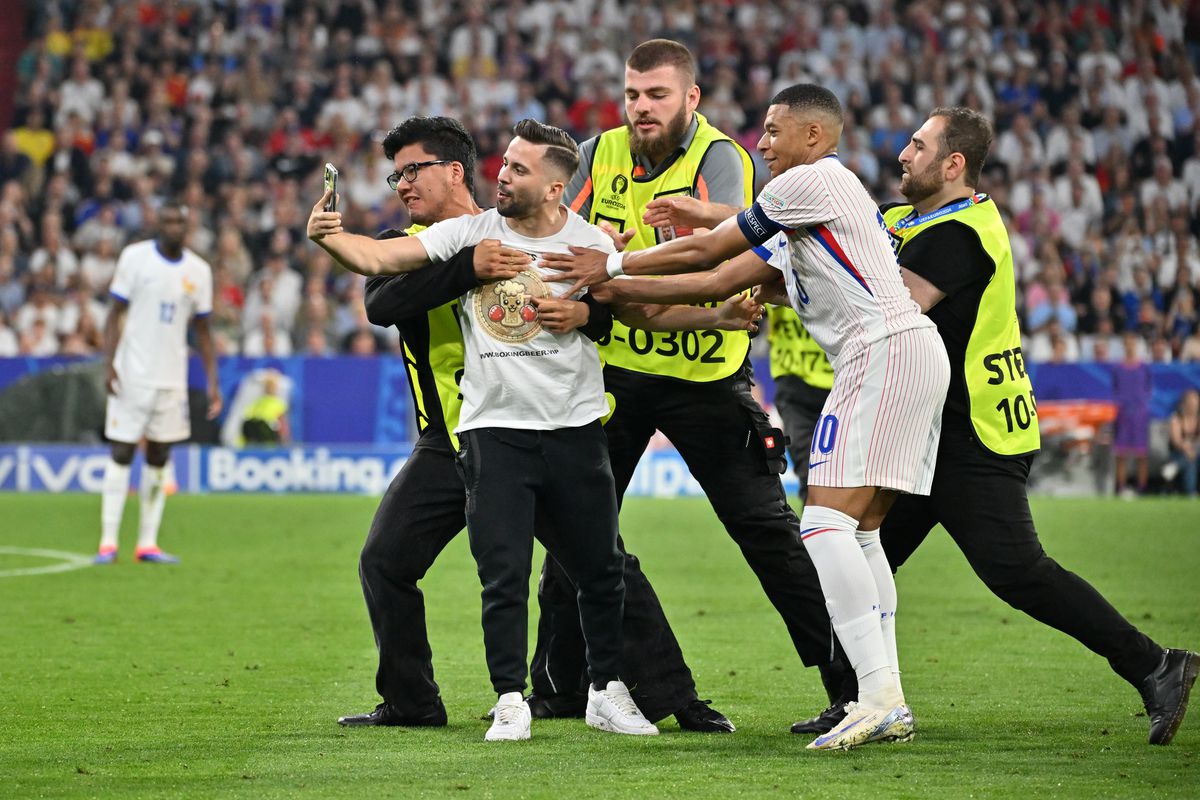 Luis de la Fuente, scut pentru Marc Cucurella: „Lipsă de respect, ei nu reprezintă Germania!”