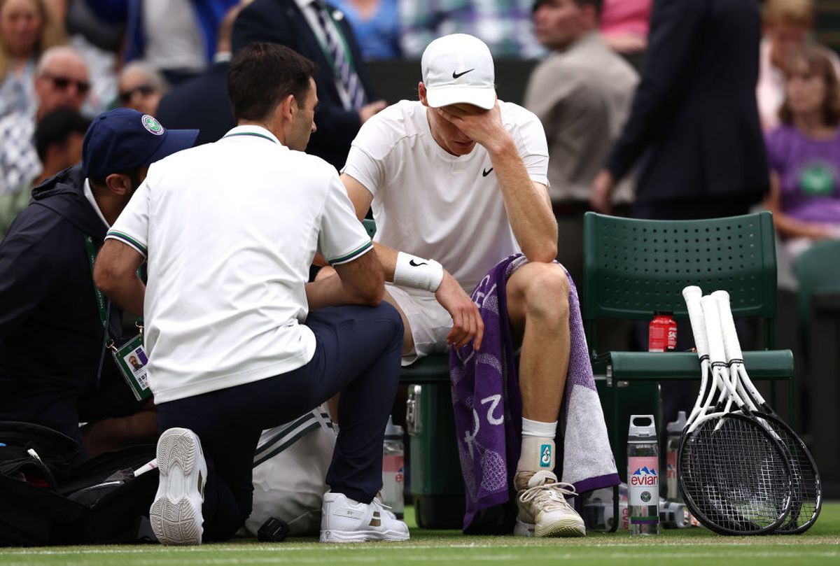 Liderul mondial Jannik Sinner, eliminat în „sferturi” la Wimbledon » Probleme medicale în setul 3: „Am simțit că nu se mișcă bine”