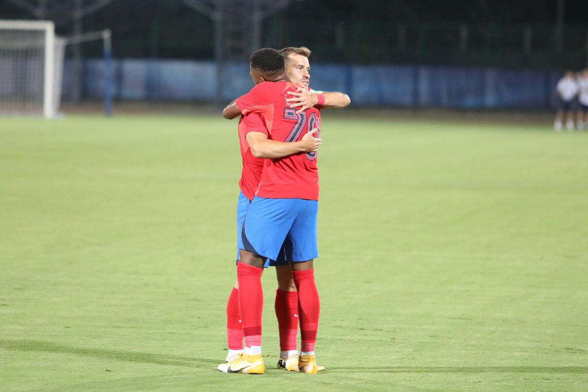 Cu ei a jucat FCSB! Scene HILARE în timpul meciului din San Marino