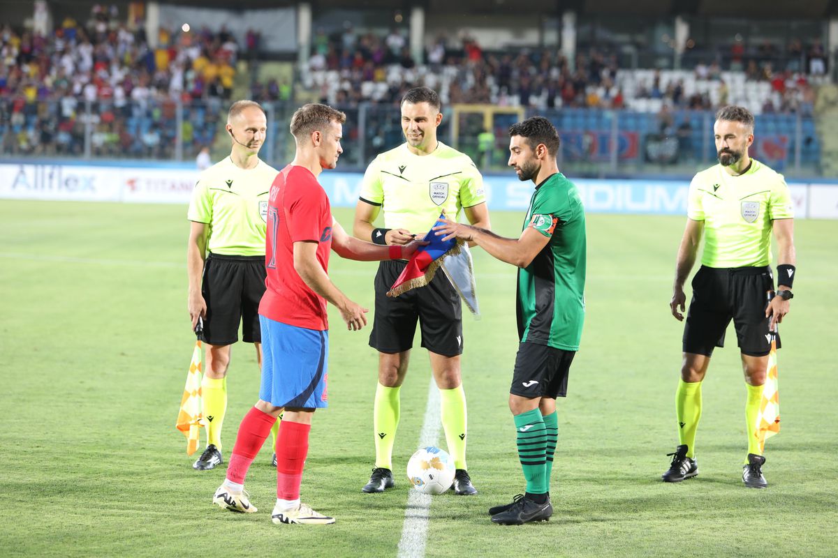 Cu ei a jucat FCSB! Scene HILARE în timpul meciului din San Marino