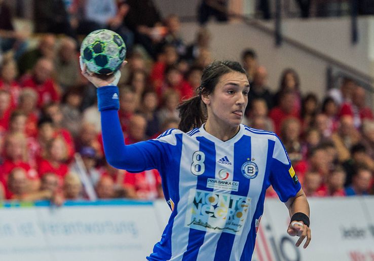 Cristina Neagu, în tricoul lui Buducnost / FOTO: Imago