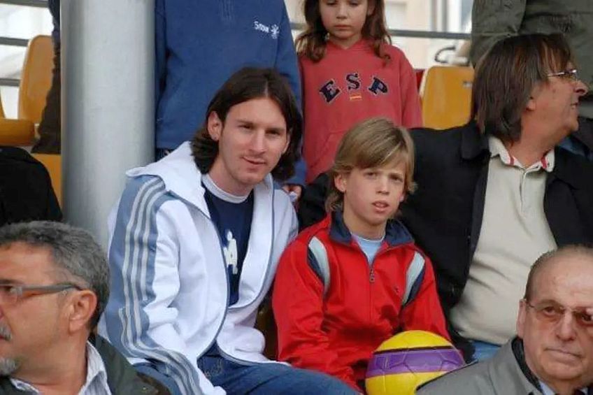 Fotografia cu Lionel Messi și Dani Olmo, făcută în urmă cu 18 ani // sursă: theplayerstribune.com