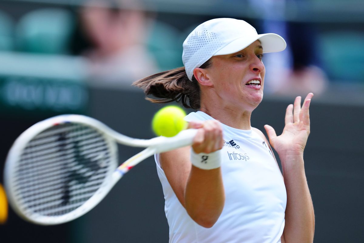 Premieră! Iga Swiatek s-a calificat în semifinale la Wimbledon