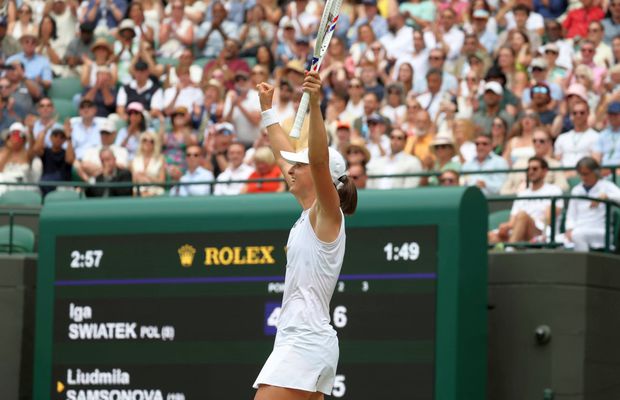 Premieră! Iga Swiatek s-a calificat în semifinale la Wimbledon