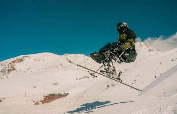 Incluziune prin sport și inovație: Touch Card, lansat de UniCredit Bank și Mastercard, sprijină Asociația Caiac SMile și persoanele cu deficiențe de vedere