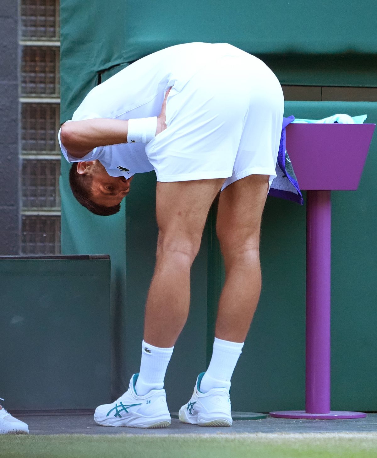 Novak Djokovic l-a depășit pe Roger Federer! Sârbul s-a accidentat în ultimul game, iar Jelena și-a pus mâinile pe cap