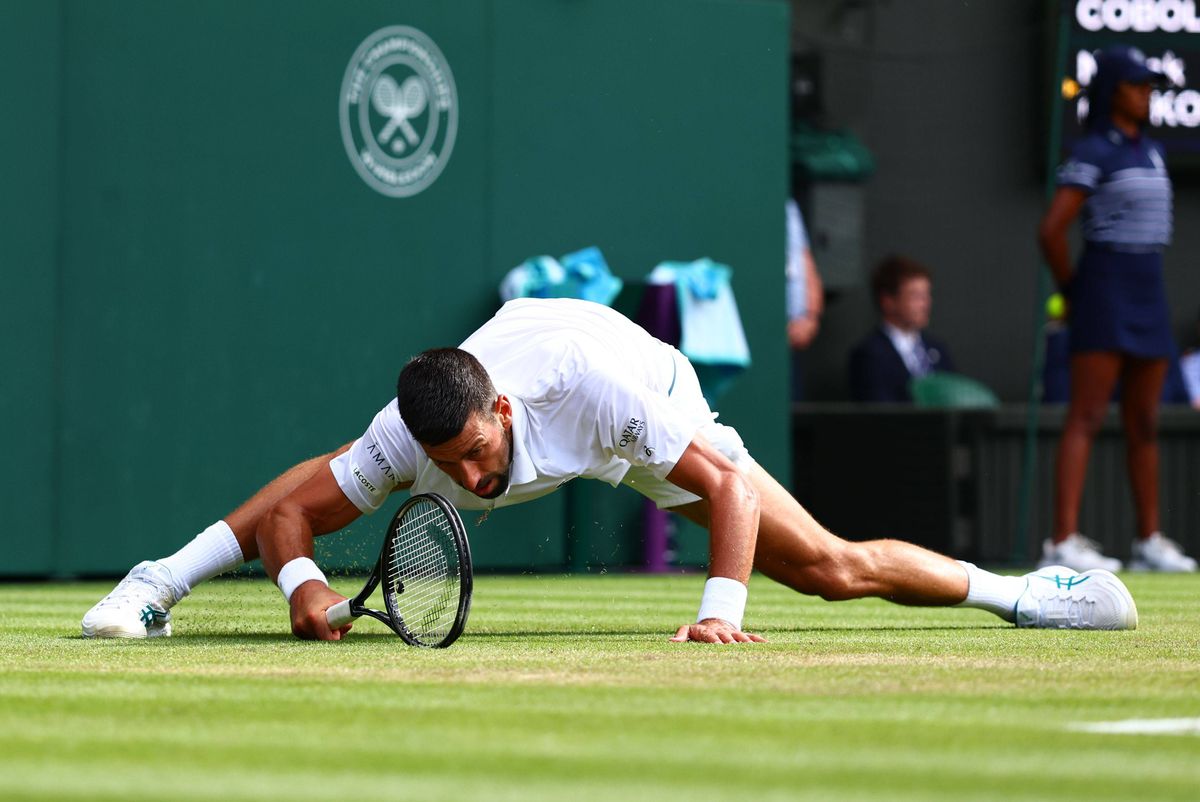 Novak Djokovic s-a calificat pentru a 14-a oară în semifinale la Wimbledon