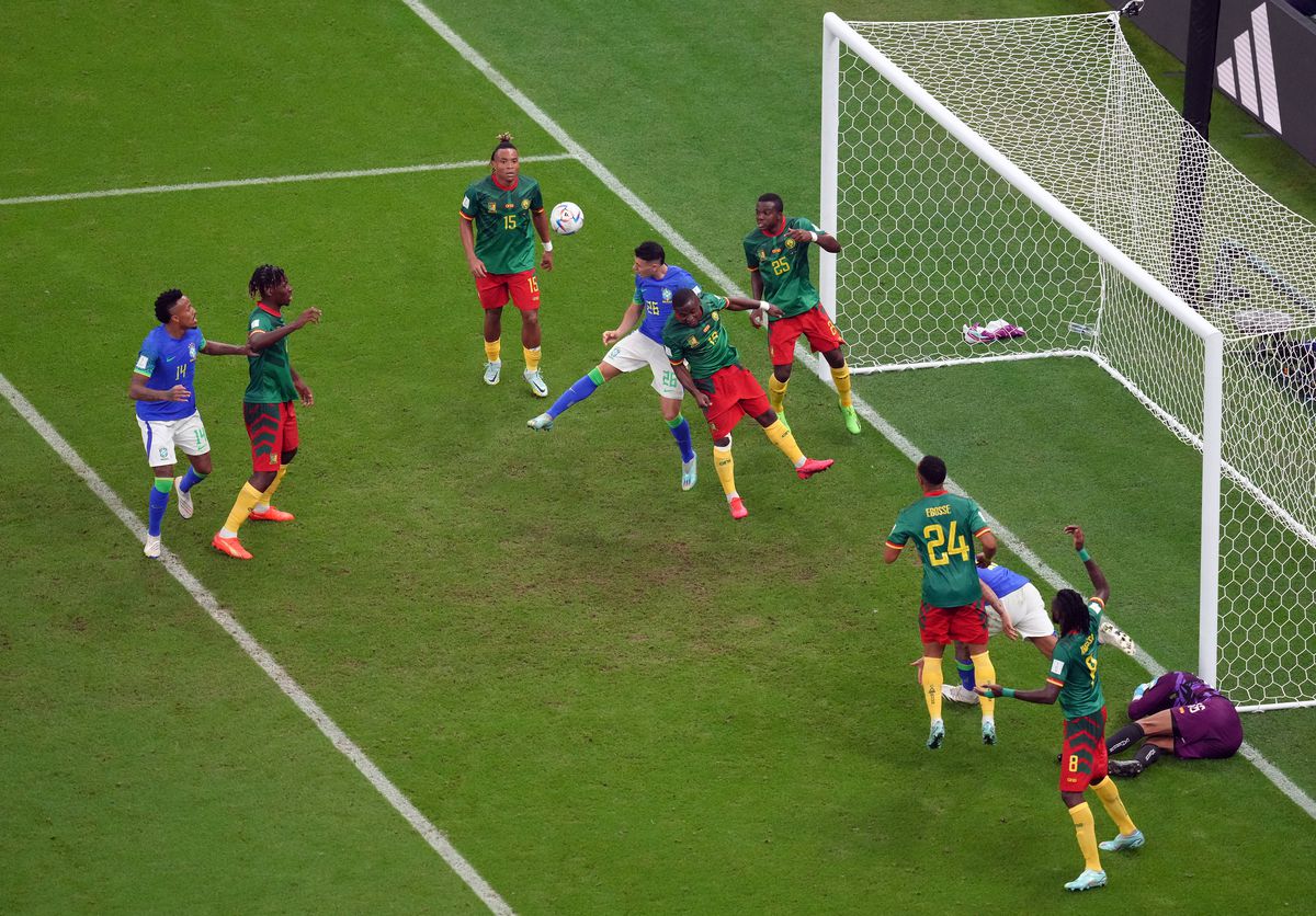 Imagini cu Devis Epassy din Camerun - Brazilia