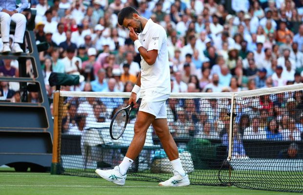 Novak Djokovic l-a depășit pe Roger Federer! Sârbul s-a accidentat în ultimul game, iar Jelena și-a pus mâinile pe cap