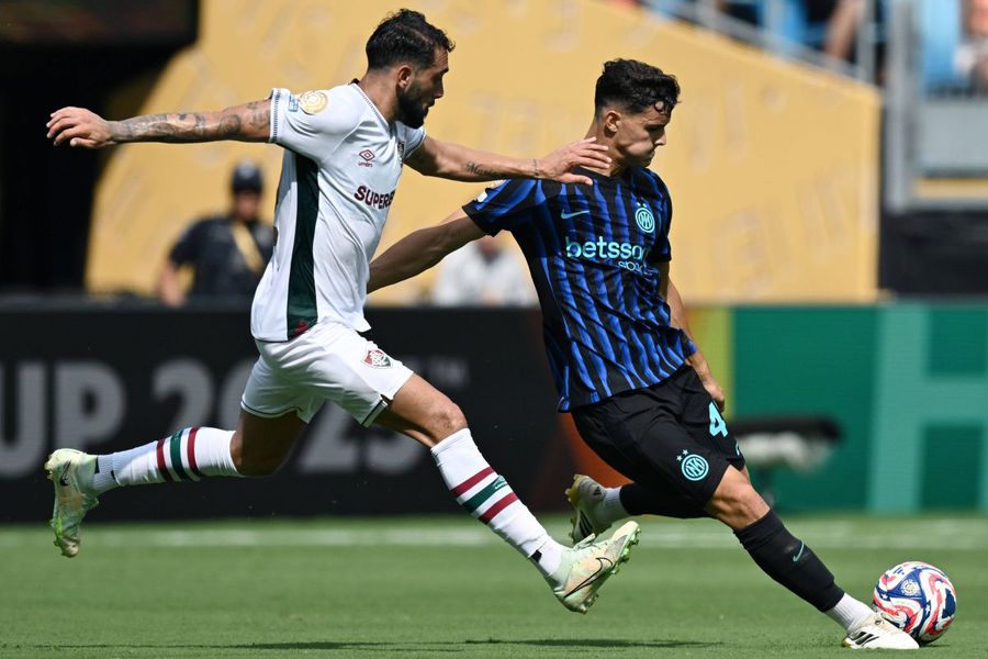 Valentin Carboni (dreapta), în tricoul lui Inter la Mondialul Cluburilor / Foto: Imago Prima afacere pe axa Cristi Chivu - Dan Șucu » Genoa poate primi bani de la Inter pentru jucătorul transferat!