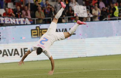 Ce s-a întâmplat pe gazon imediat după FCSB - Inter d'Escaldes » Crețu a făcut din nou tumbe, un jucător a fost băgat în ședință