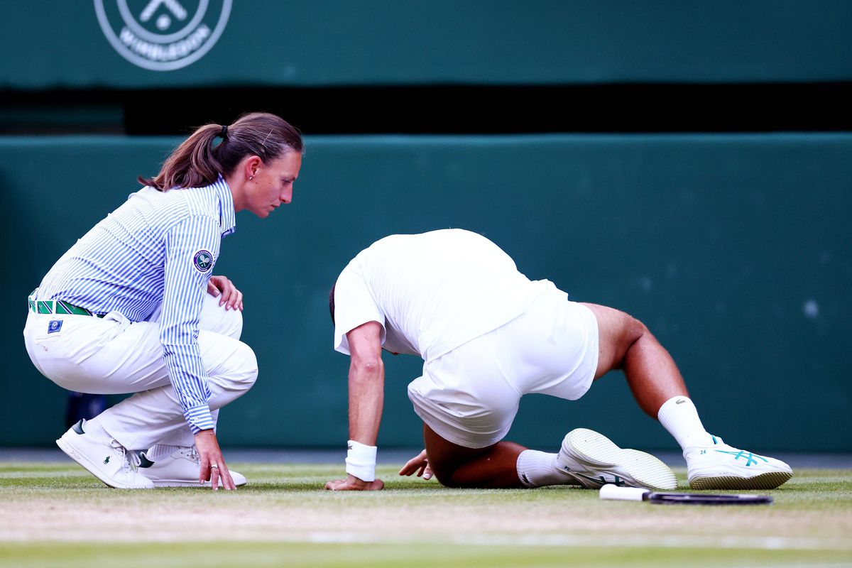 Novak Djokovic s-a calificat pentru a 14-a oară în semifinale la Wimbledon