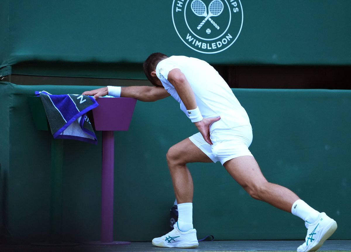 Novak Djokovic s-a calificat pentru a 14-a oară în semifinale la Wimbledon