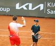 Stan Wawrinka și un copil de mingi au făcut schimb de rachetă FOTO Roxana Fleșeru