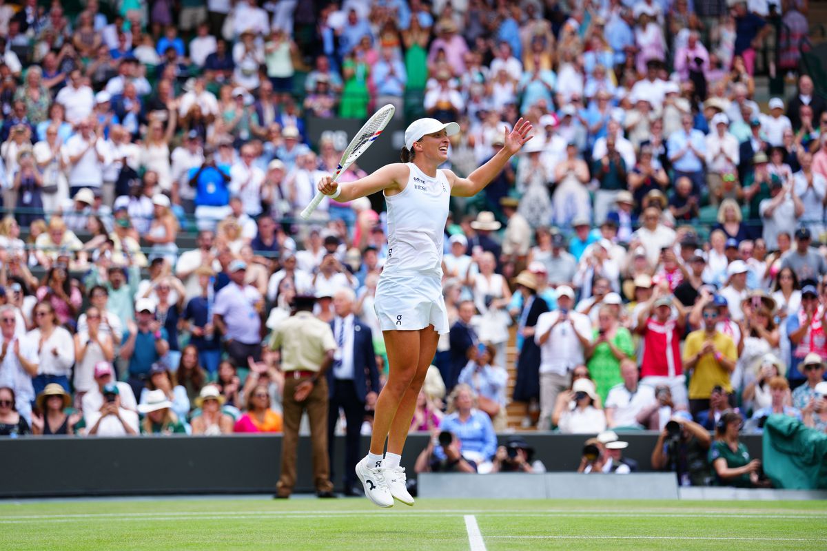 Premieră! Iga Swiatek s-a calificat în semifinale la Wimbledon
