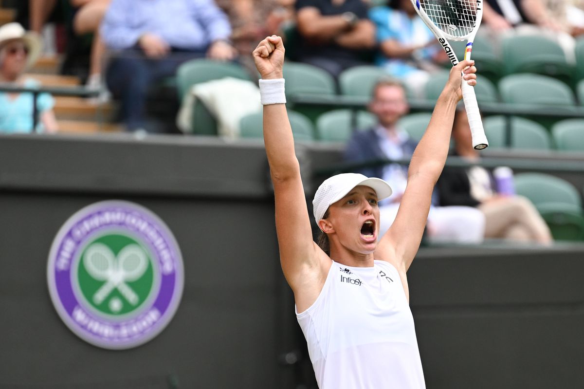 Premieră! Iga Swiatek s-a calificat în semifinale la Wimbledon