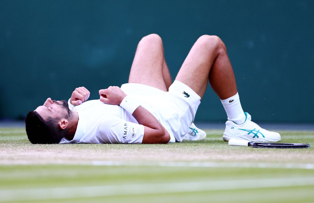 Novak Djokovic l-a depășit pe Roger Federer! Sârbul s-a accidentat în ultimul game, iar Jelena și-a pus mâinile pe cap