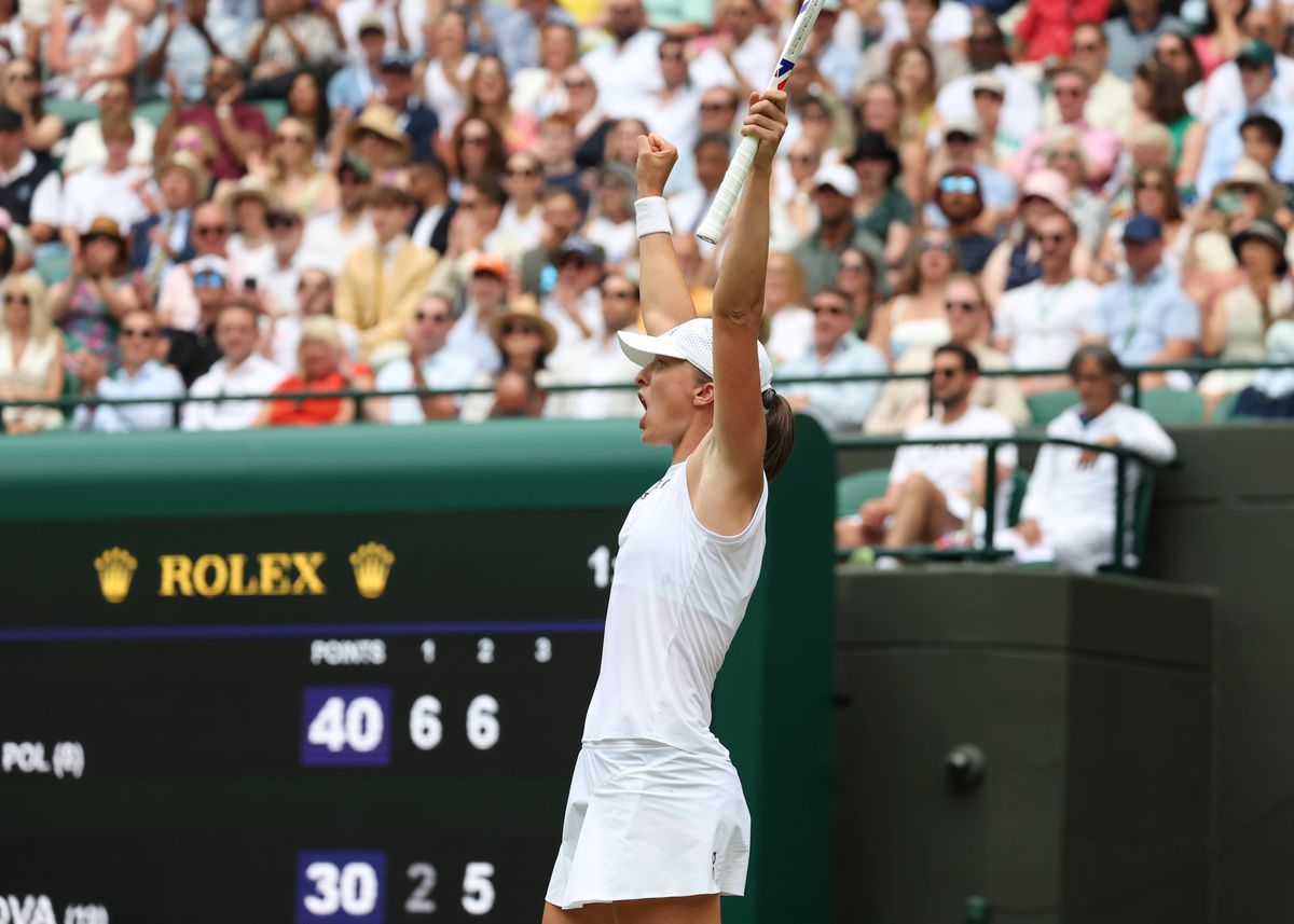 Premieră! Iga Swiatek s-a calificat în semifinale la Wimbledon