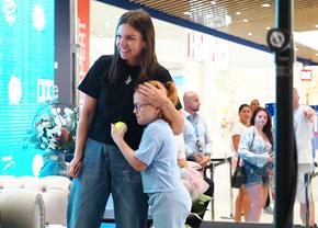 Simona Halep, aplaudată la scenă deschisă la revenirea pe teren