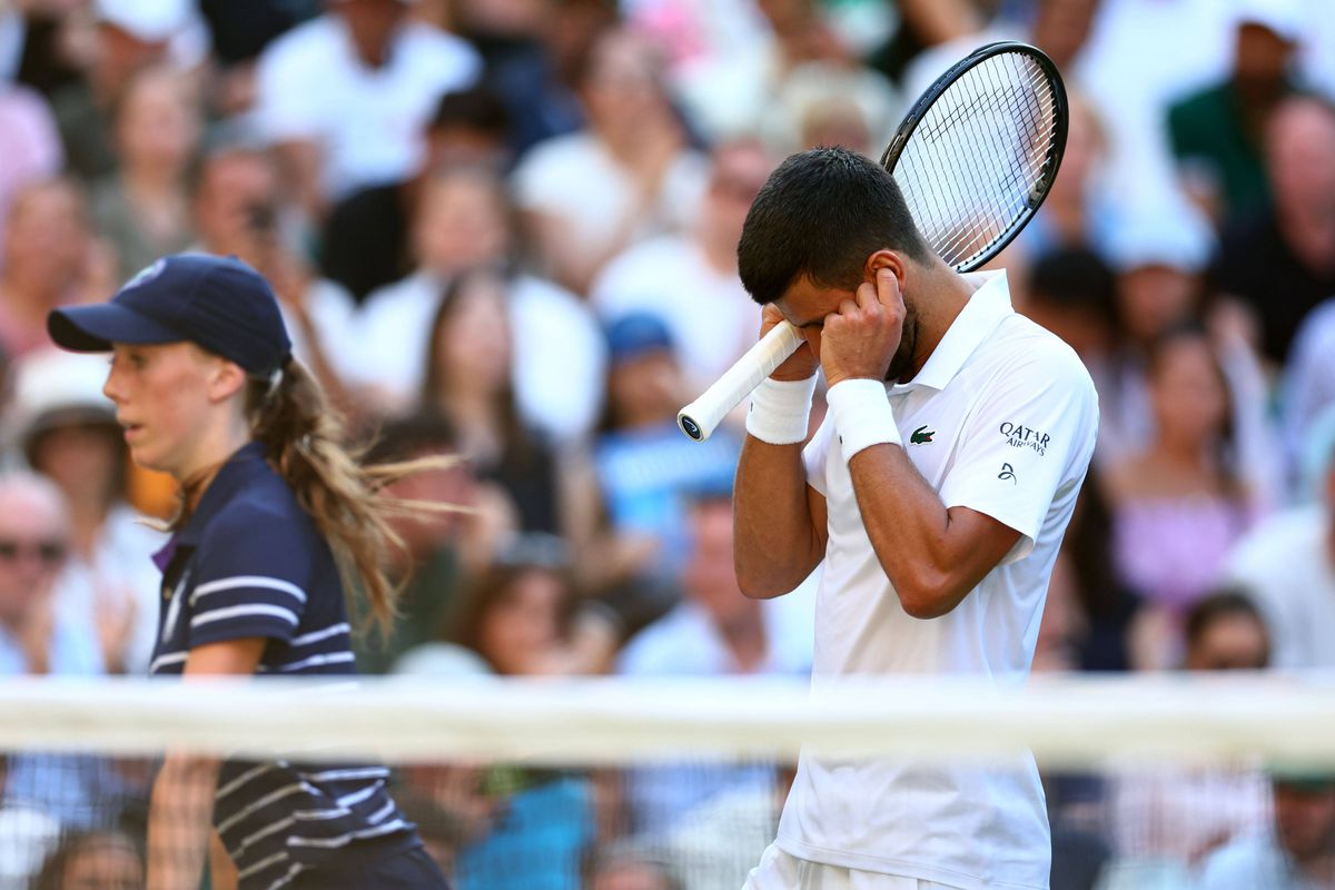 Novak Djokovic l-a depășit pe Roger Federer! Sârbul s-a accidentat în ultimul game, iar Jelena și-a pus mâinile pe cap