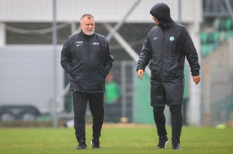 Gyorgi Bognar o pregătește pe Paksi FC din februarie 2023 Dan Petrescu, varianta maghiară » De ce s-a plâns antrenorul lui Paksi, înaintea duelului cu CFR Cluj